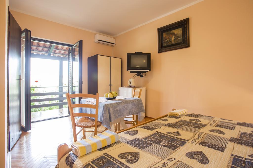 Guest House Nada 392 Pula Bagian luar foto