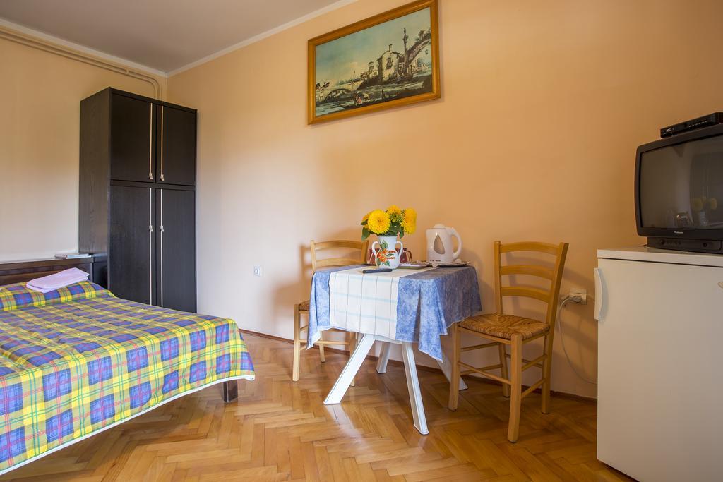 Guest House Nada 392 Pula Bagian luar foto